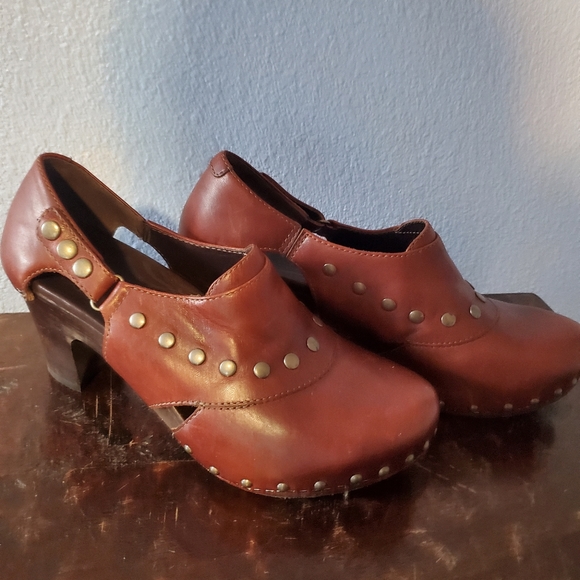 Dansko Clog Riveted Heels - Picture 3 of 7
